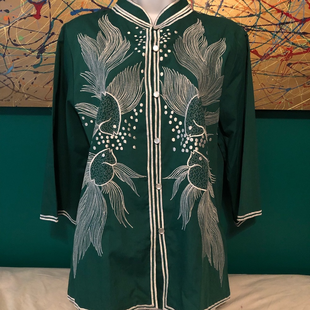 Awesome green embroidered Asian-style shirt sz M